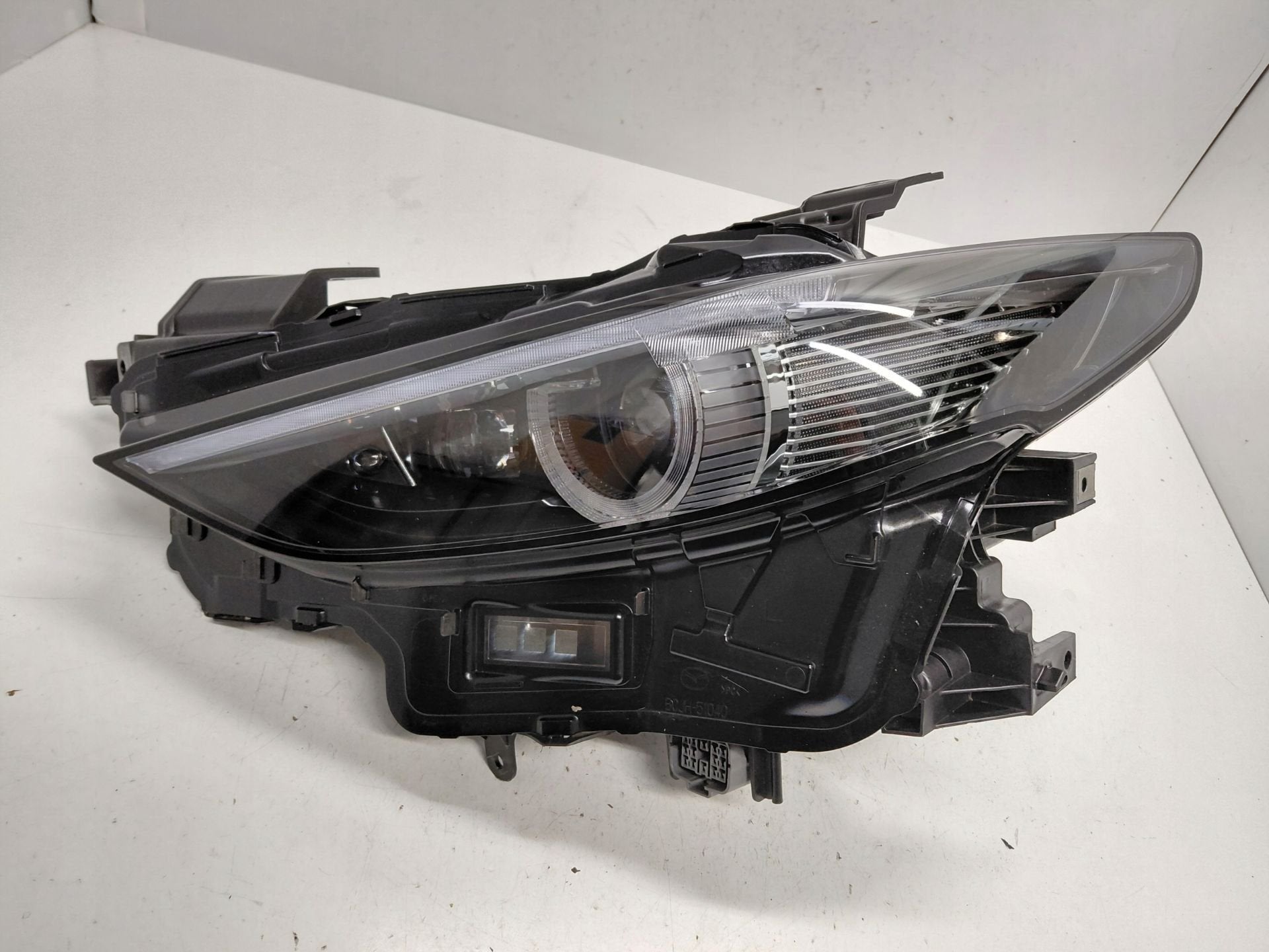 Mazda 3 IV BP Lift Achterlicht Links BCJH-51040, Auto-onderdelen, Gebruikt, Shinchi, Fuchu-Cho 3-1
730-8670  Hiroshima, Mazda Motor Corporation