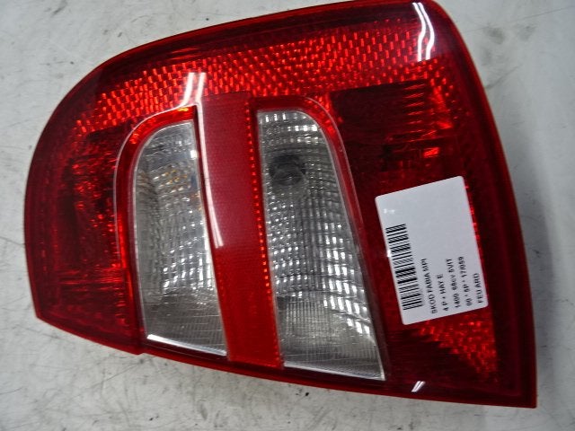FEU ARRIÈRE DROIT Skoda Fabia (6Y2) (01-1999/03-2008), Autos : Pièces & Accessoires, Utilisé, Skoda