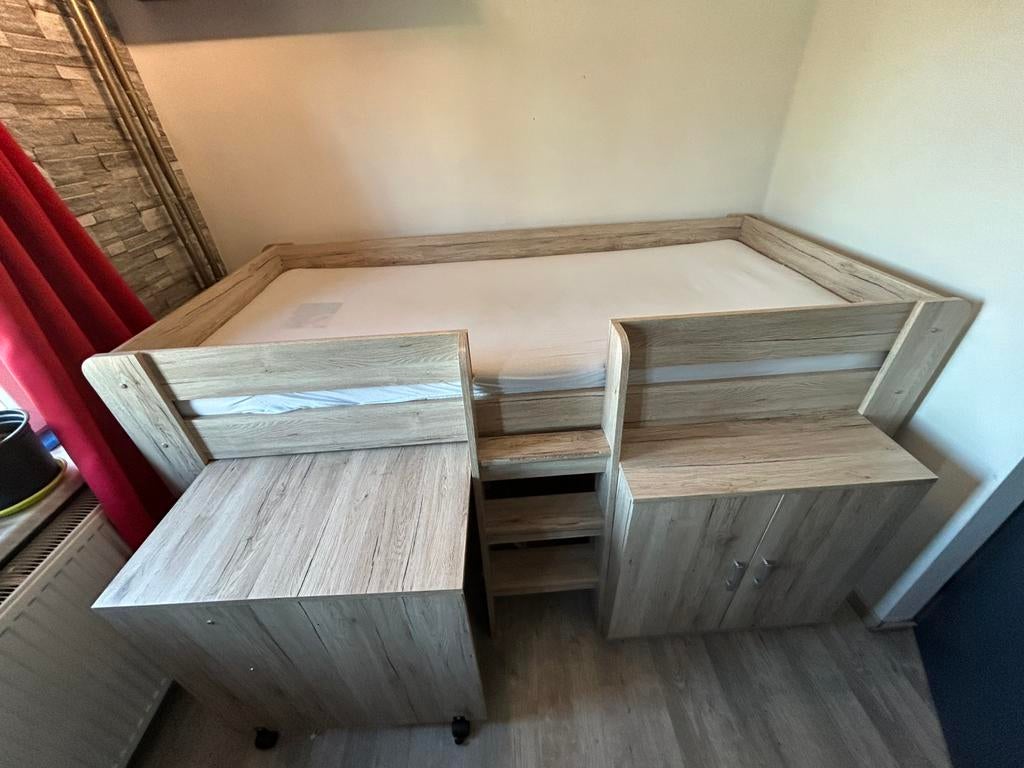Bed met bureau en kast., Enlèvement, Comme neuf