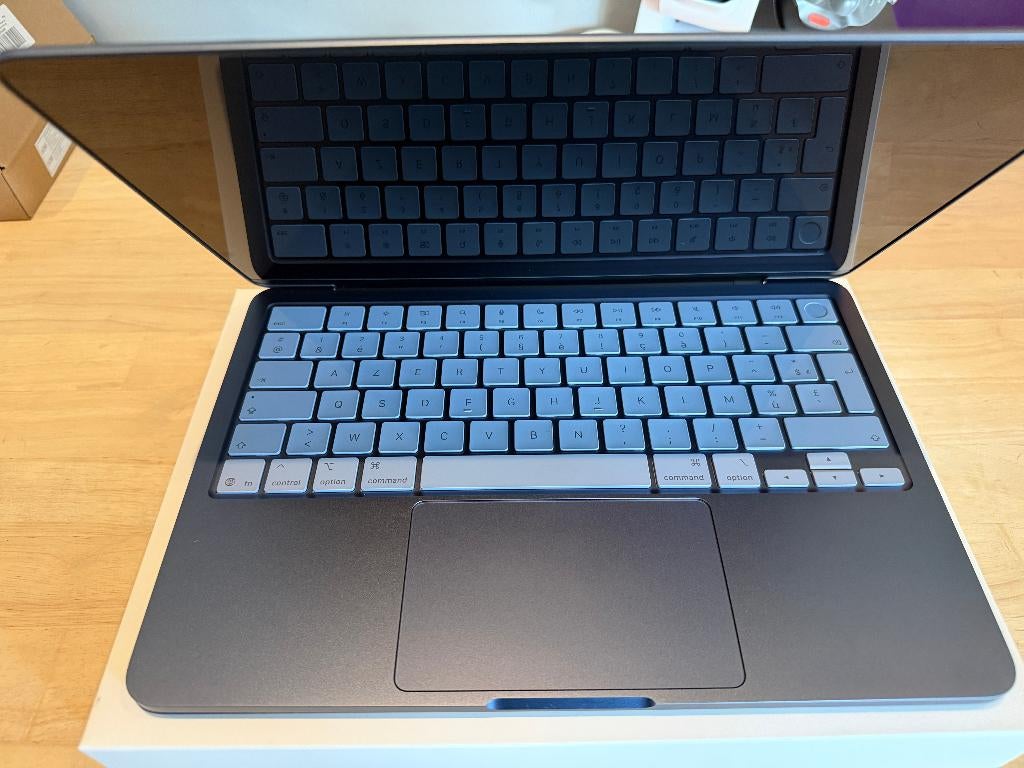 Macbook neo blauw 512gb, Ophalen, Zo goed als nieuw, MacBook