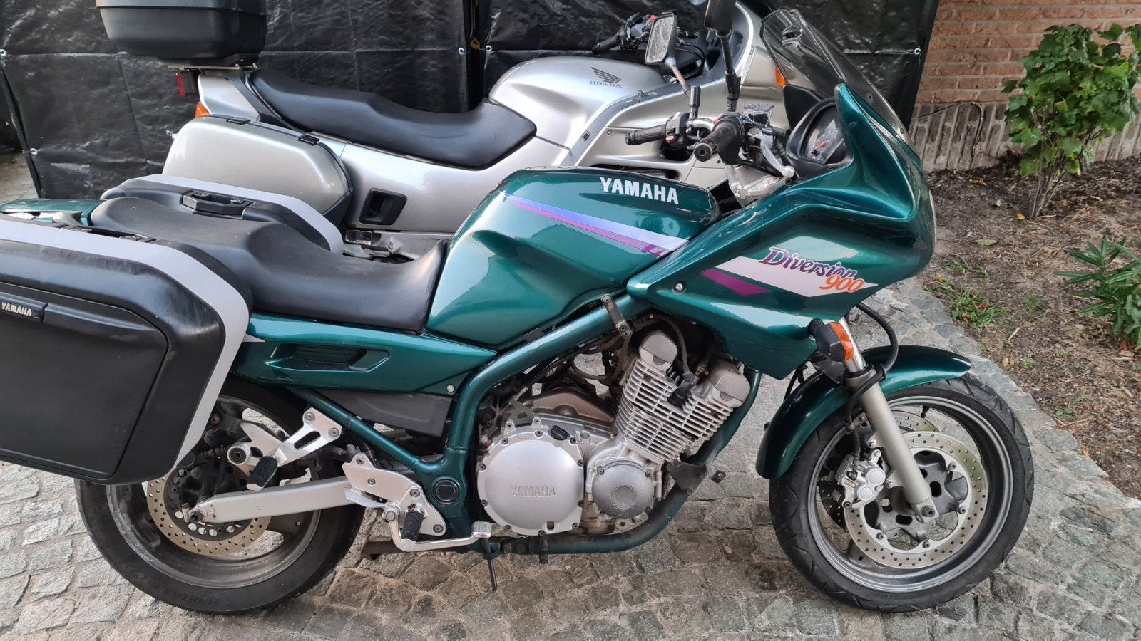 Yamaha Vision 900cc + Honda Paneuropean 1100cc, Motos, Particulier
