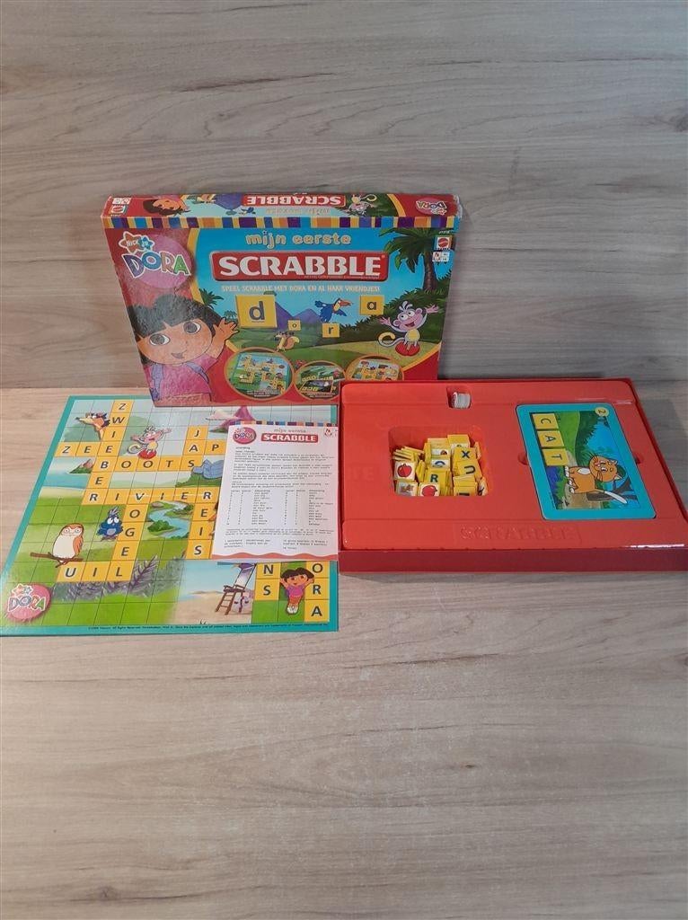 Mijn eerste Scrabble Dora - s6228, Hobby en Vrije tijd, Gezelschapsspellen | Bordspellen, Verzenden, Zo goed als nieuw