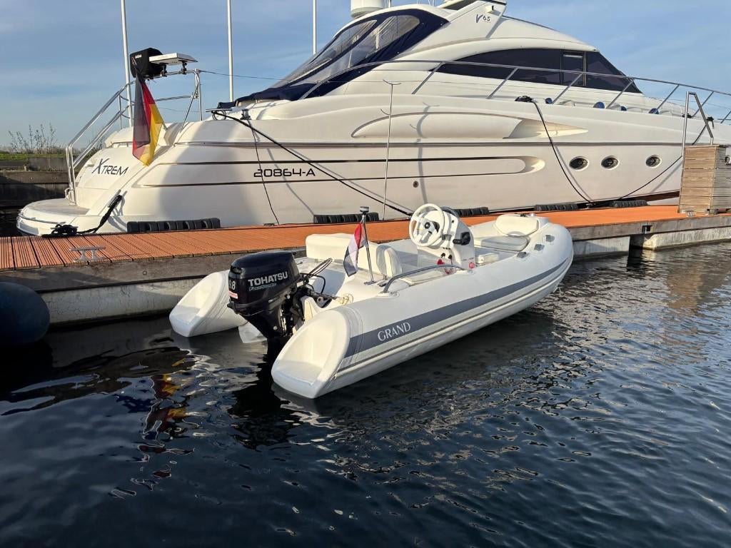 Grand 380 Golden Line avec remorque pour veaux et bâche, Autres marques, Utilisé, Essence, Autres matériaux