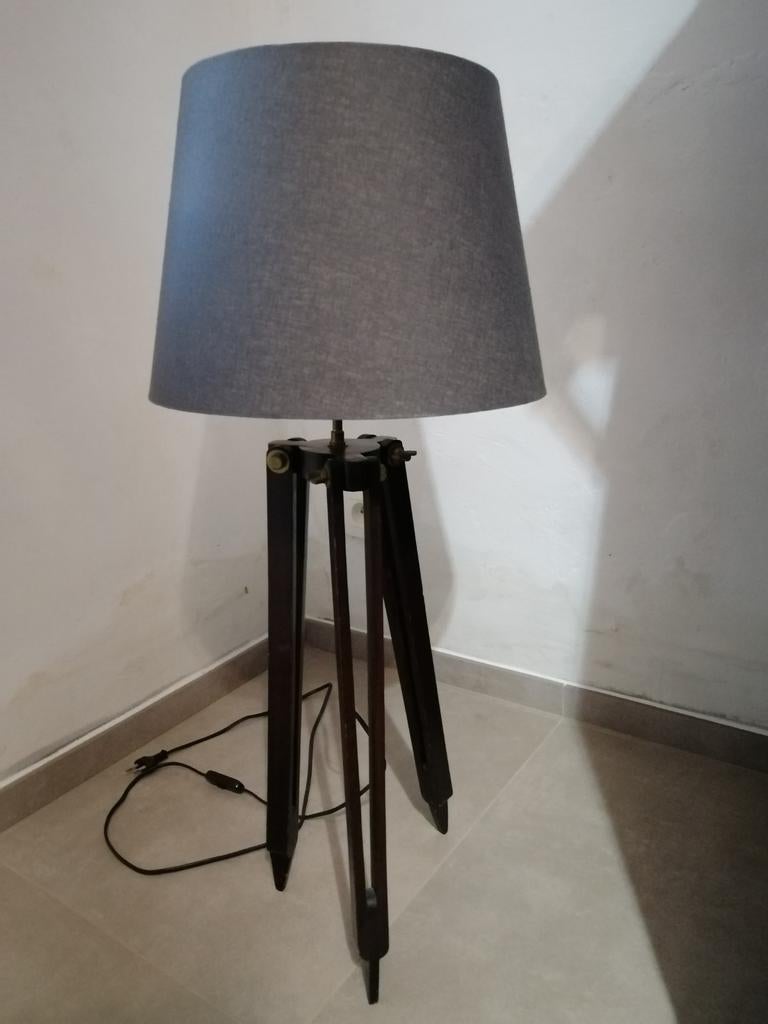 Lampe trépied., Bois