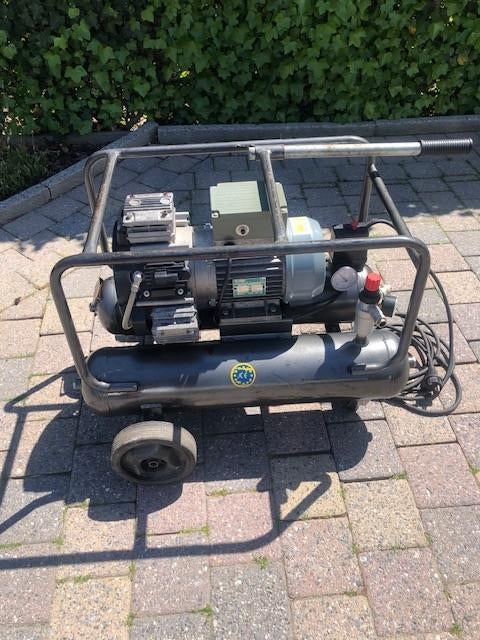 Compressor 220 volt, Doe-het-zelf en Bouw, Ophalen, Gebruikt