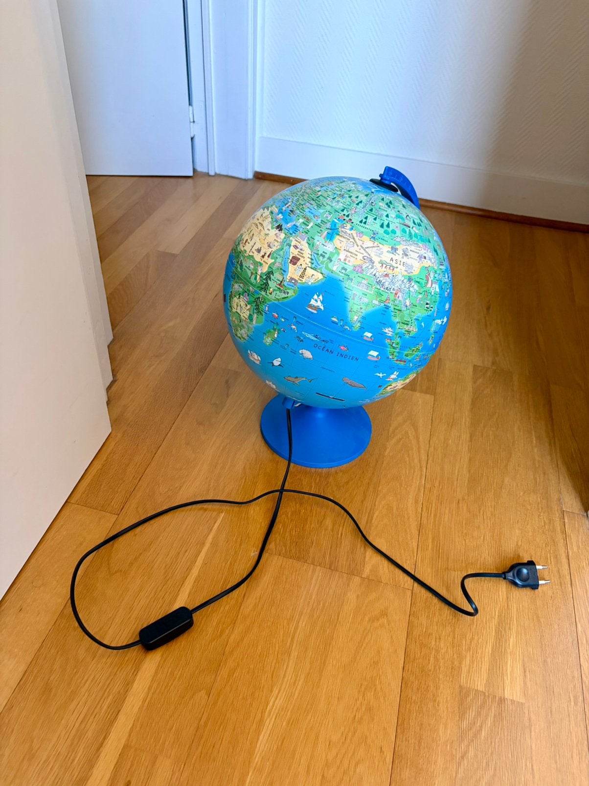 Lampe mappemonde 30cm Globe terrestre enfant, Maison & Meubles, Enlèvement, Comme neuf