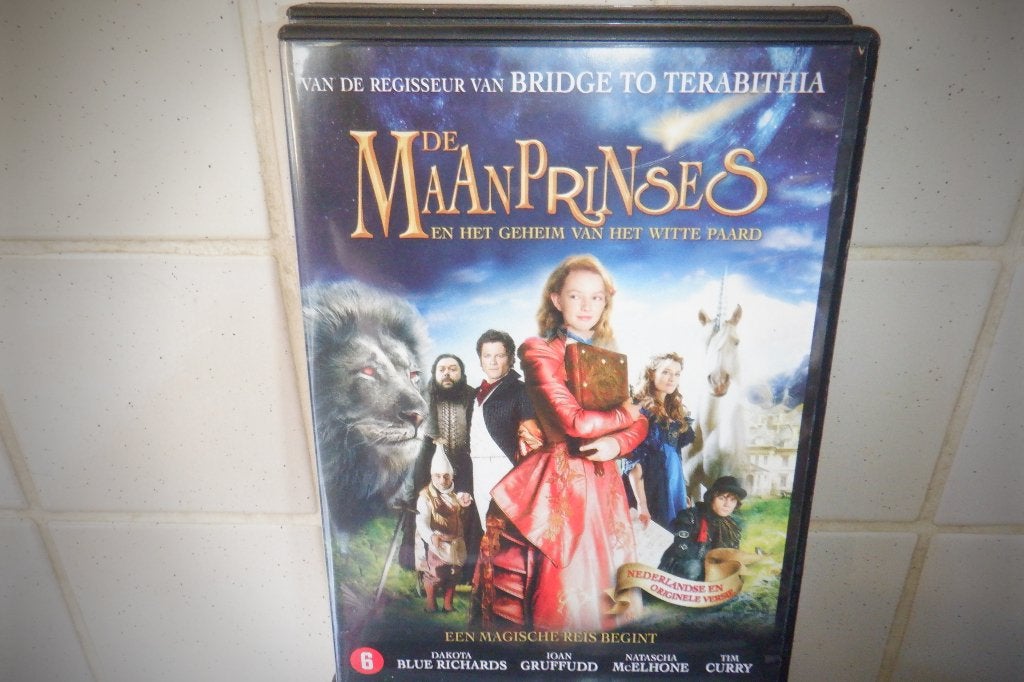 DVD De Maanprinses En Het Geheim Van Het Witte Paard., Avontuur, Nederlands, Ophalen of Verzenden, Zo goed als nieuw