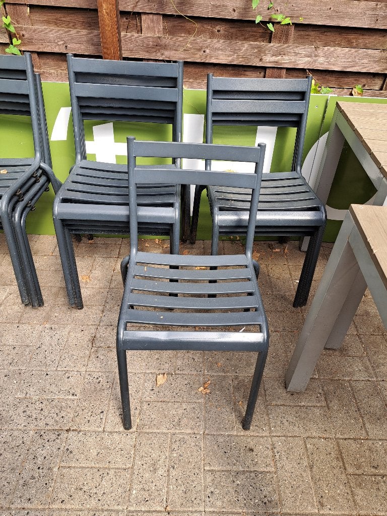 Ijzer stoelen plus tafels, Ophalen, Gebruikt, Metaal, Stapelbaar