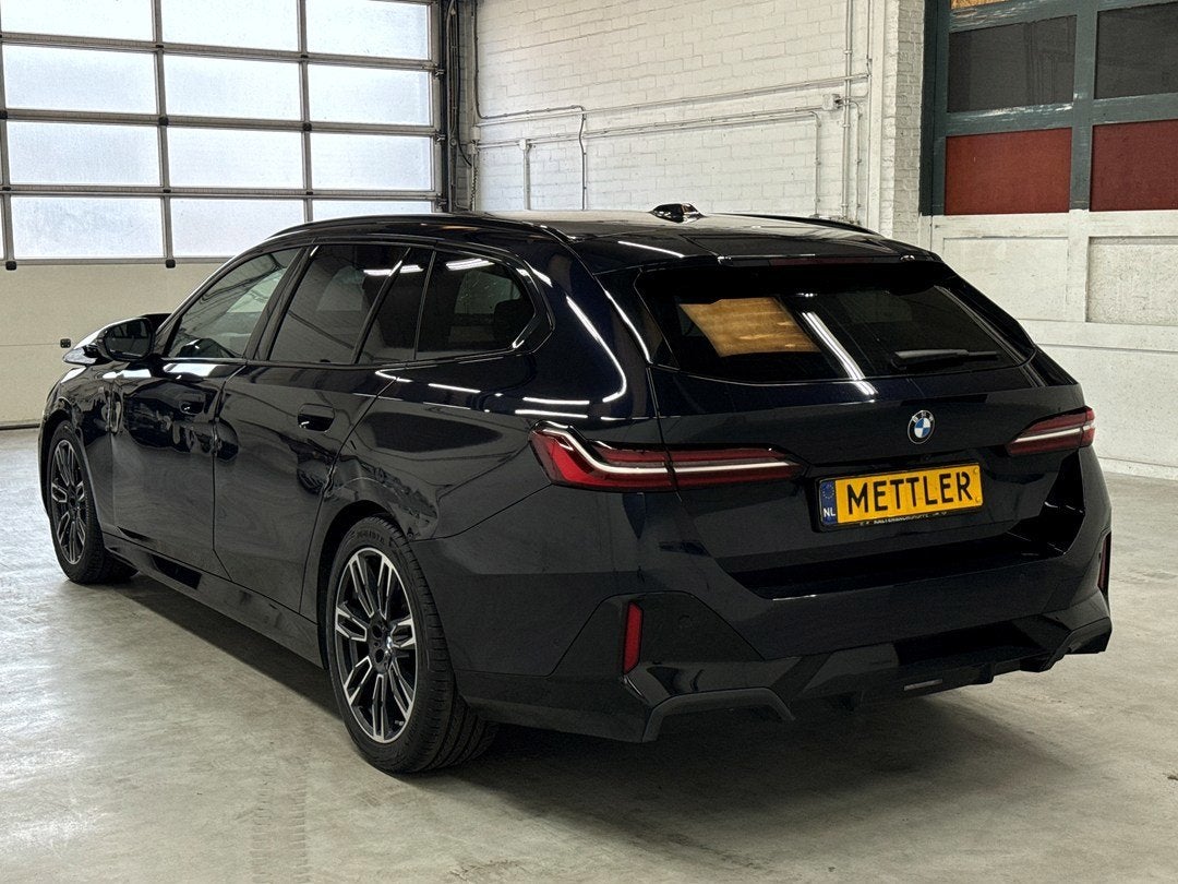 BMW 5-serie Touring 520d M Pakket|CARBONSCHWARZ|Head up|360, Auto's, BMW, Automaat, 4 cilinders, 2000 kg, Zwart