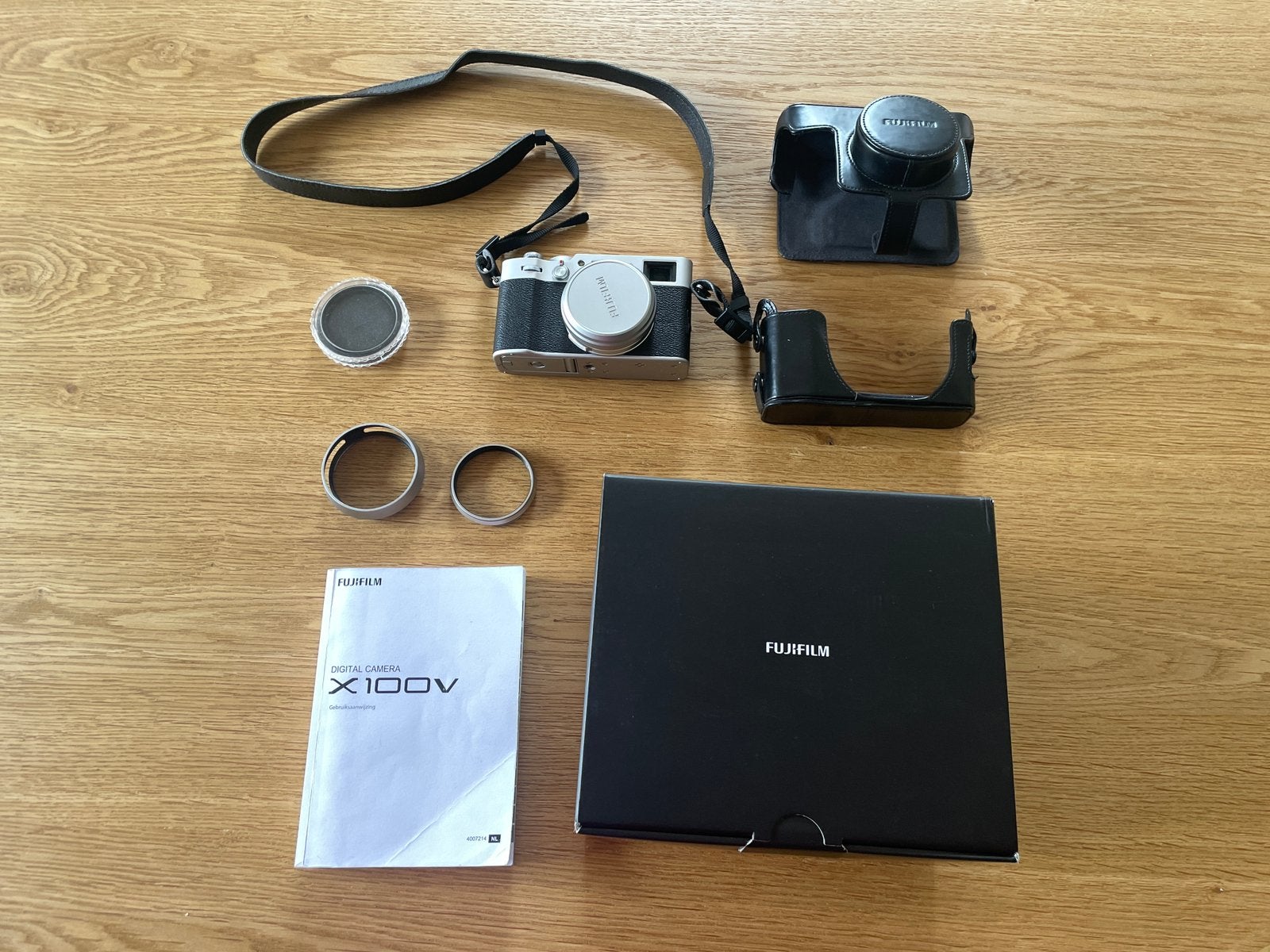 Fujifilm x100v, TV, Hi-fi & Vidéo, Appareils photo numériques, Pare-soleil, Écran inclinable/pivotant, Comme neuf, Appareil photo hybride