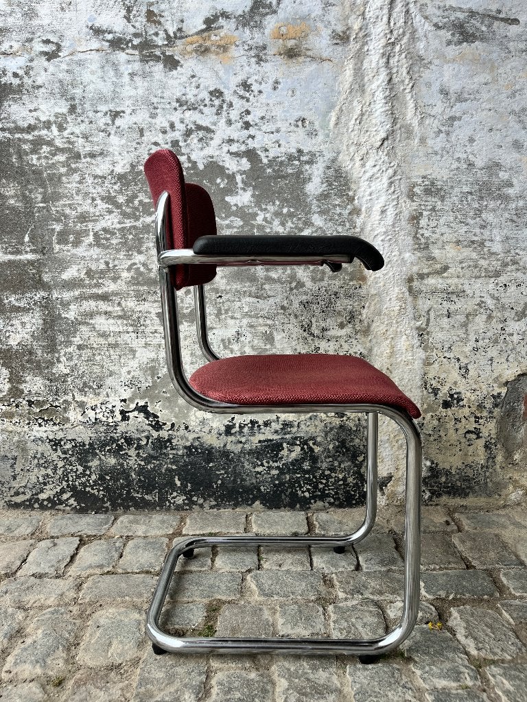 Chaises Cantilever vintage uniques (14 disponibles)