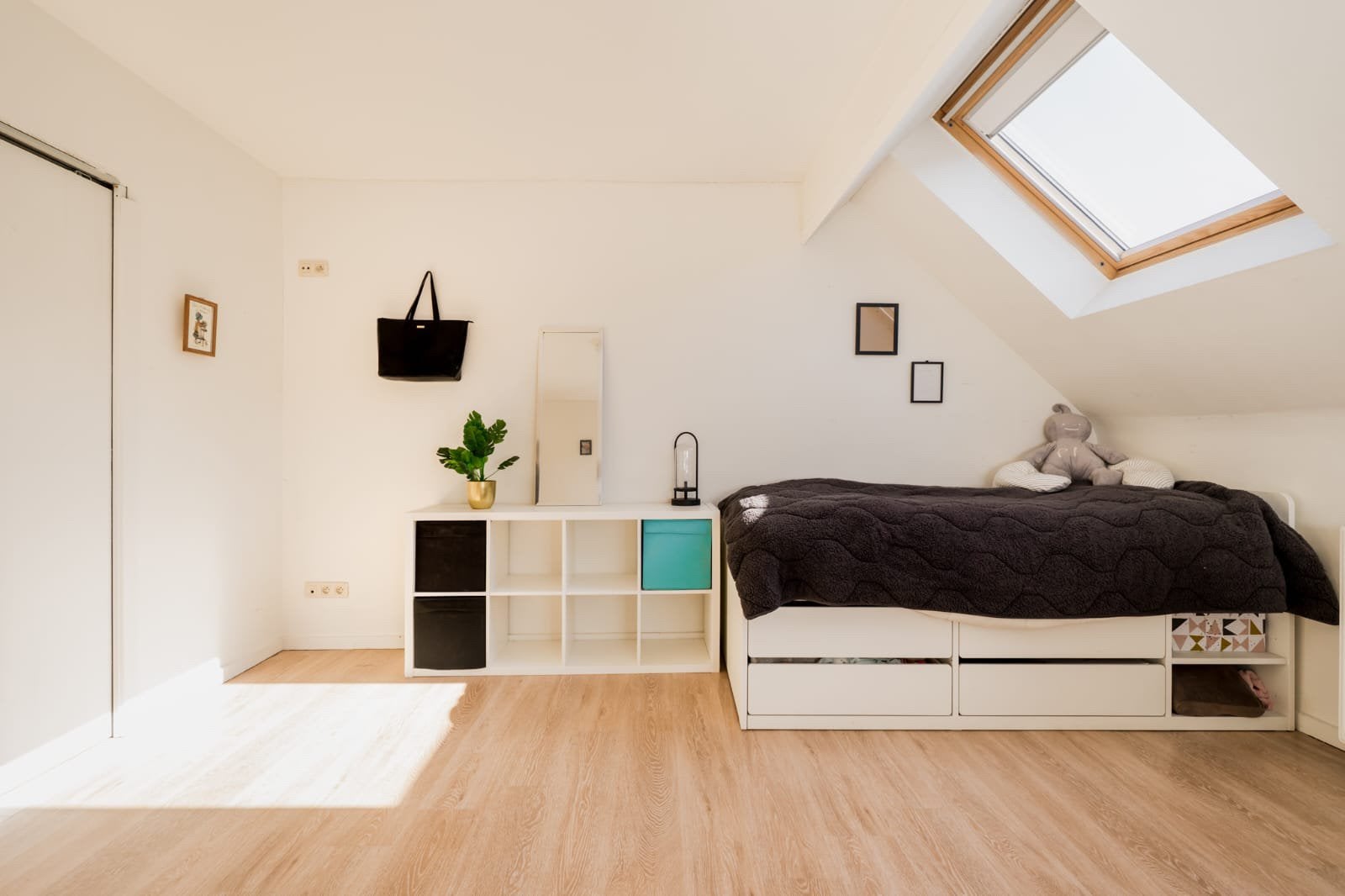 eenpersoonsbed met veel opbergruimte, inclusief matras., Huis en Inrichting, Ophalen, Matras