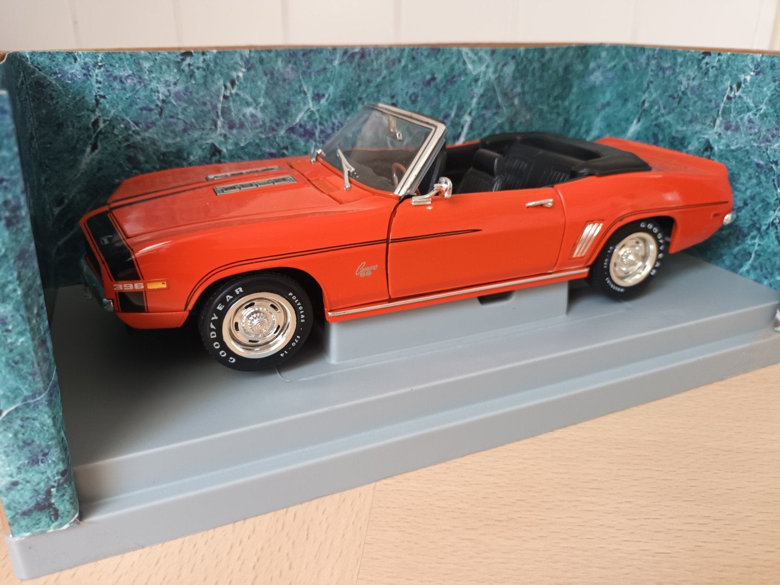 1:18 ERTL Camaro, Ophalen of Verzenden, ERTL