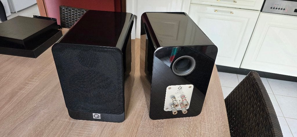 Q Acoustics Concept 20 speakers, zwarte hoogglans, paar, Audio, Tv en Foto, Luidsprekerboxen, Zo goed als nieuw, 60 tot 120 watt