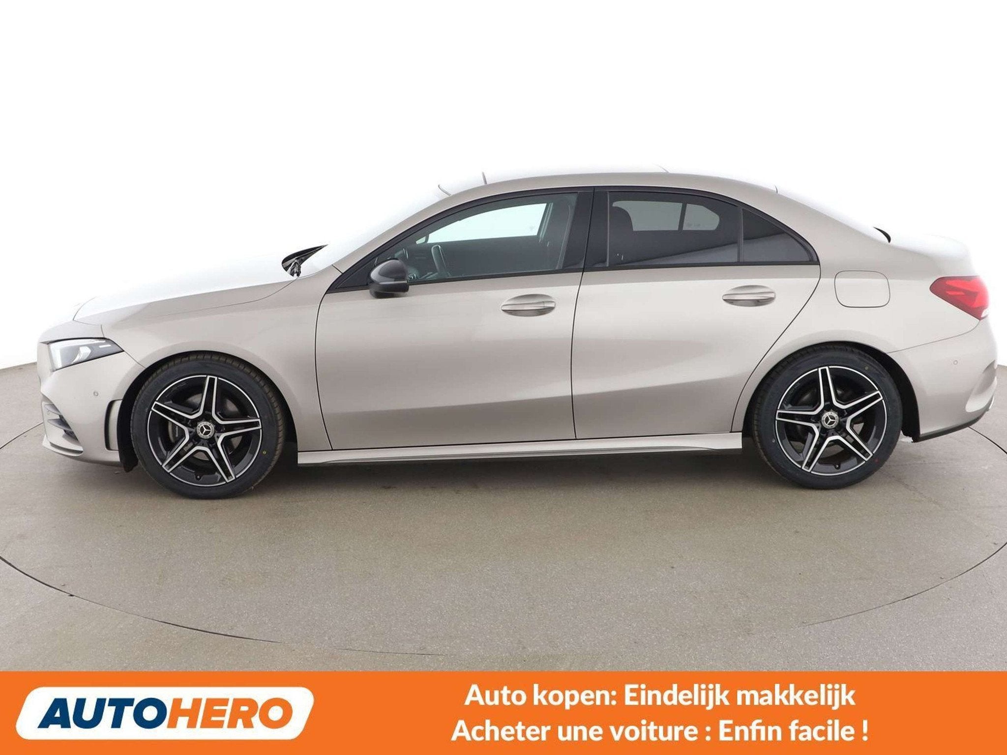 Mercedes-Benz A-Klasse 180 A 180 d AMG Line (bj 2020), Auto's, 4 deurs, Gebruikt, 116 pk, Alcantara