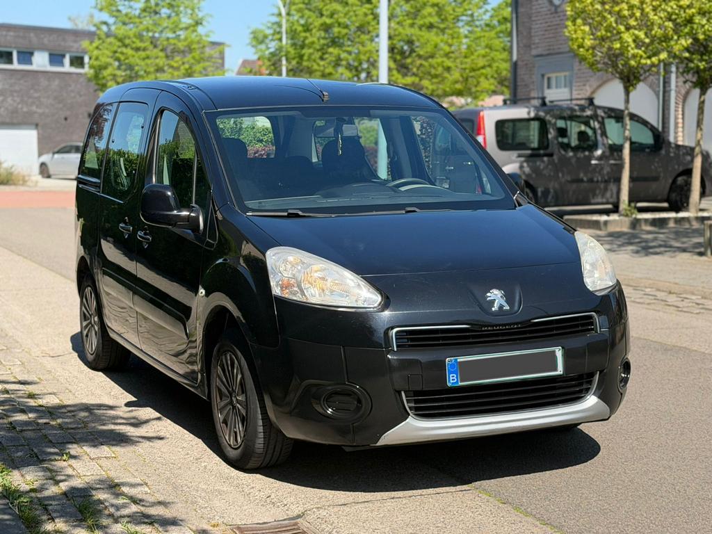 Peugeot partner 2013 1.6 benzine Met rose formulier, Auto's, Particulier, Benzine, Te koop