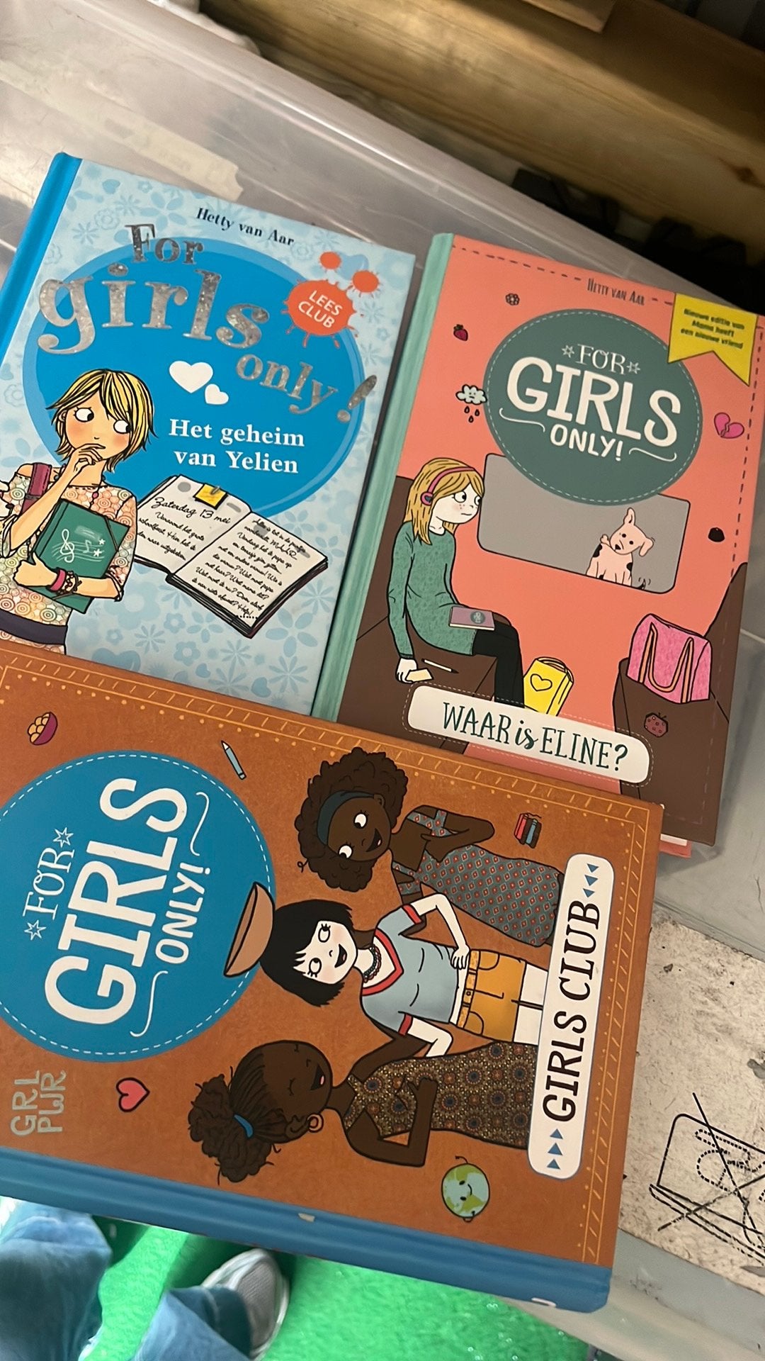 Pakketje girls only boeken, Boeken, Ophalen, Zo goed als nieuw