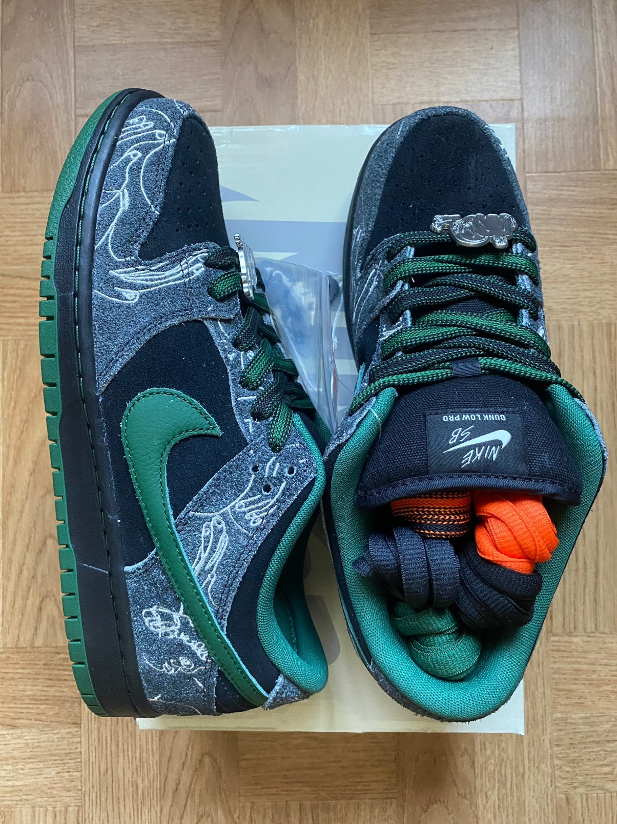Nike SB Dunk Low There Skateboards - 42.5, Neuf, Enlèvement ou Envoi, Baskets, Noir