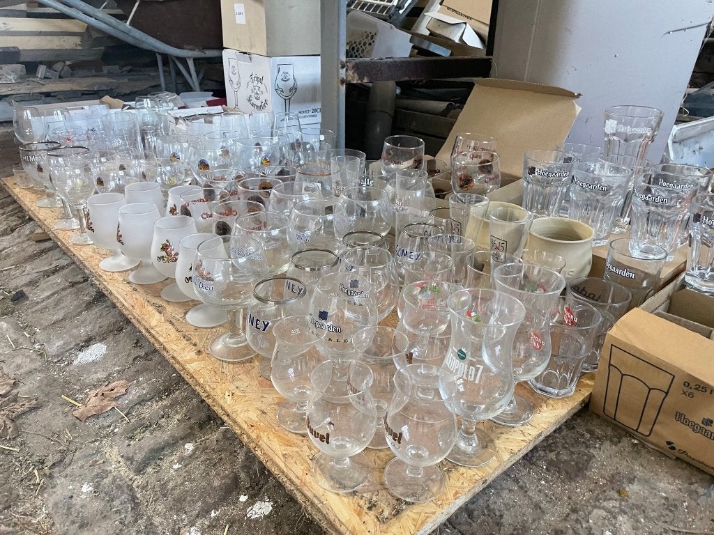 Lot de verres à bière – environ 110 pièces, Collections, Enlèvement, Comme neuf, Verre à bière