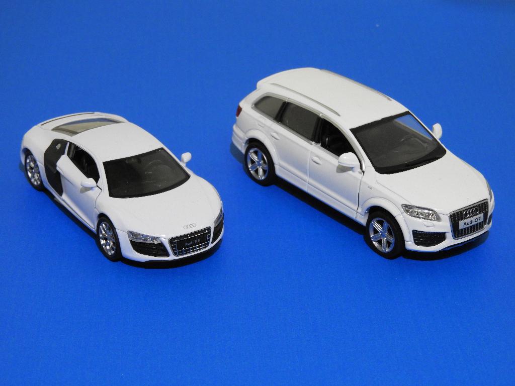 Modelauto's Audi R8 + Q7, schaal 1/43, Ophalen of Verzenden, Nieuw, Auto