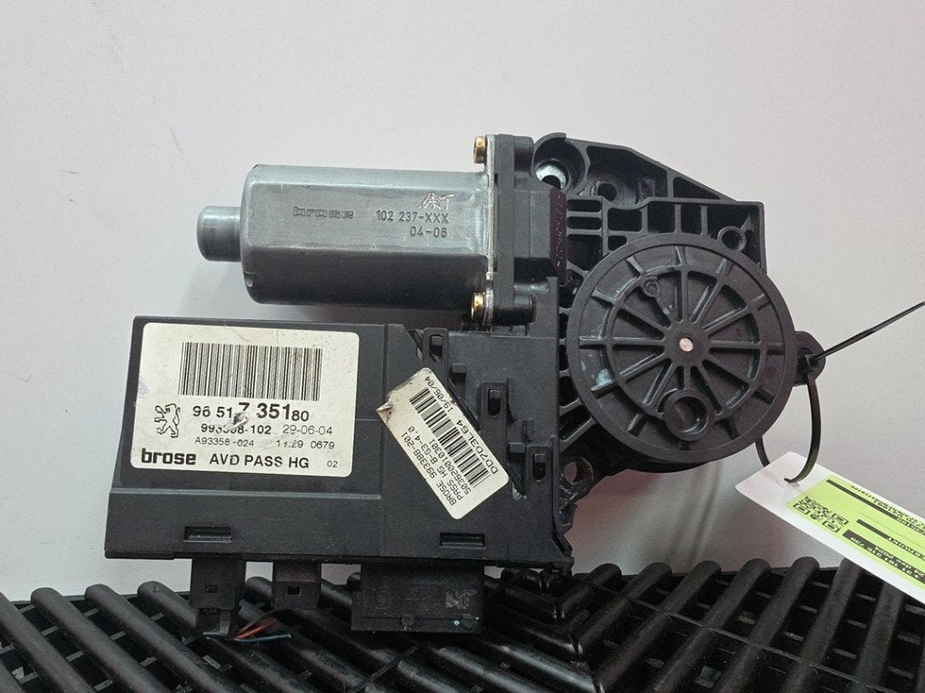 MOTEUR LEVE VITRE ELECTRIQUE 307 CC (3B) (|9651735180|), Autos : Pièces & Accessoires, Brose SE, Info@brose.com, Utilisé, Max-Brose-Straße 1
96450  Coburg, DE