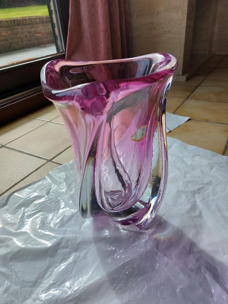 Vaas Val Saint Lambert kristal, Ophalen