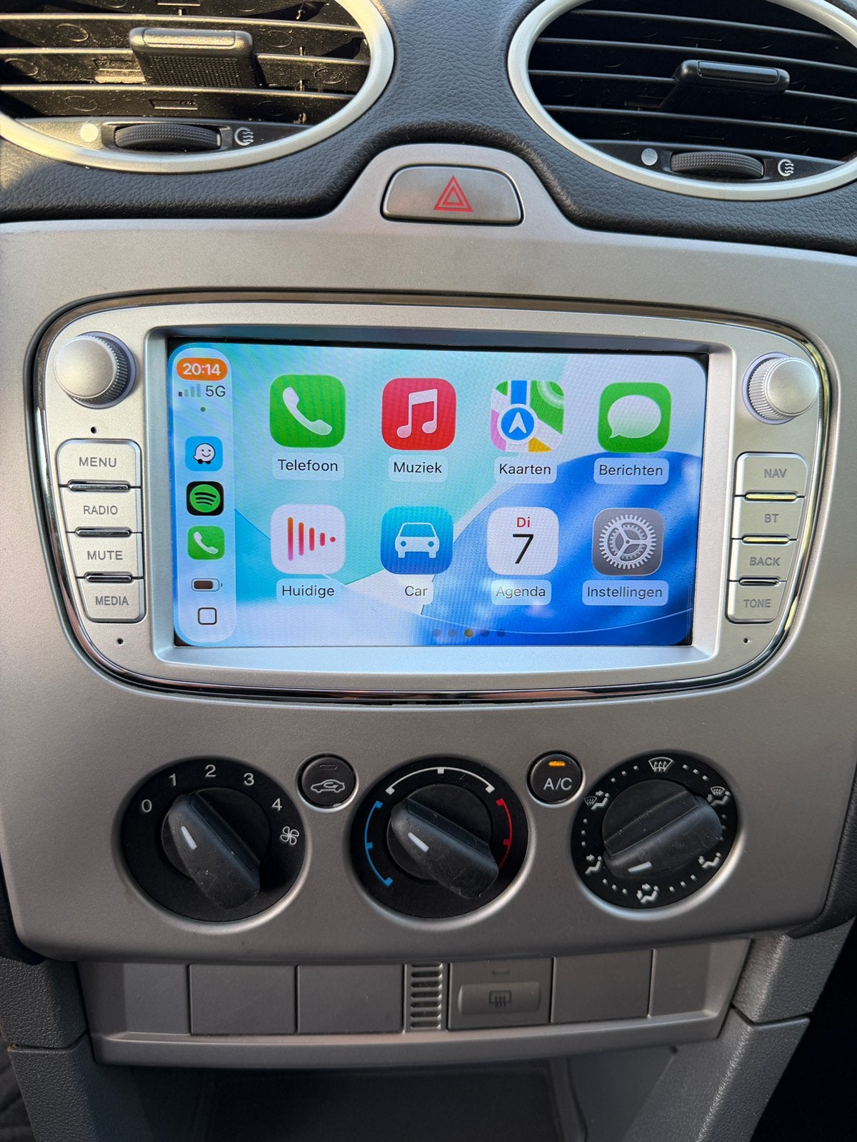 Ford Focus 1.4i | Airco | CarPlay | Gekeurd voor Verkoop, Focus, Stof, Zwart, 5 deurs