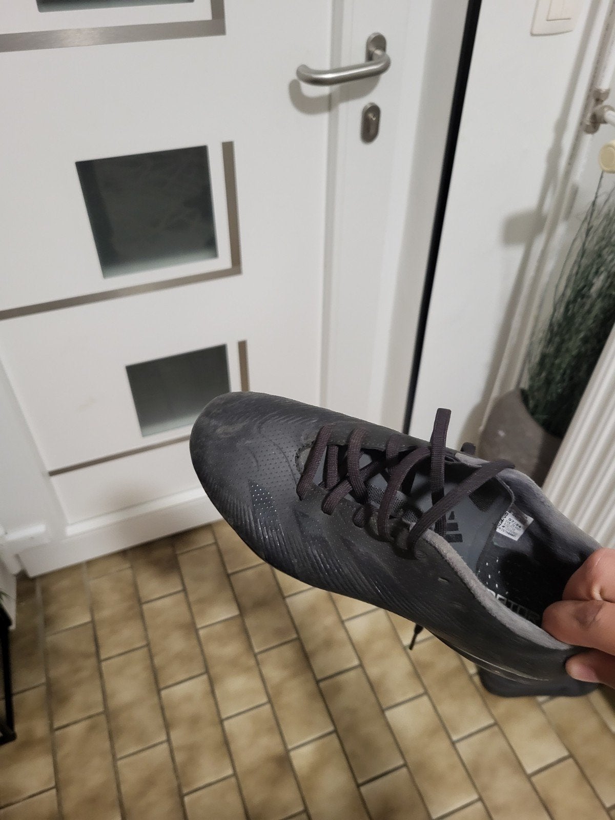 Adidas voetbalschoenen, Ophalen