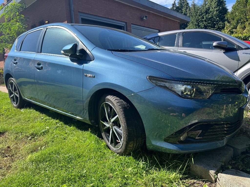 TOYOTA AURIS 1.8 VVT-i hybride CVT- Style Pack Senso& Touch, Auto's, Euro 6, 4 cilinders, Blauw, https://public.car-pass.be/vhr/287bd878-0ca0-4f8a-a19d-b45227d6c13e