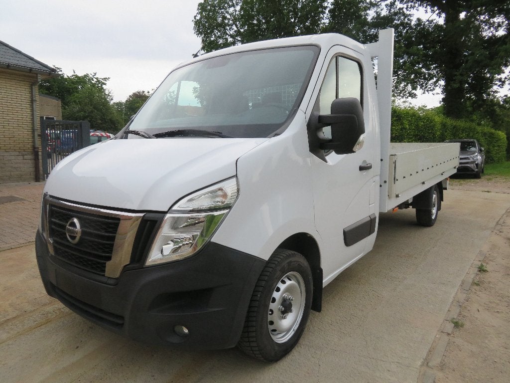 Nissan NV400 2.3dCi - Open laadbak - 2021 - 88.393km - €6d, Voorwielaandrijving, Stof, 2500 kg, Bedrijf