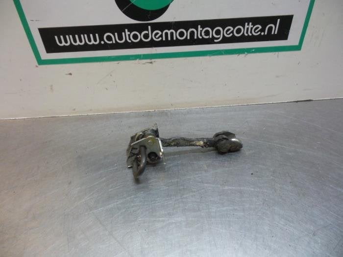 Deurvanger 4Deurs links-achter van een Opel Corsa (Corsa C 0, Auto-onderdelen, Carrosserie, Opel, Gebruikt, Ophalen of Verzenden