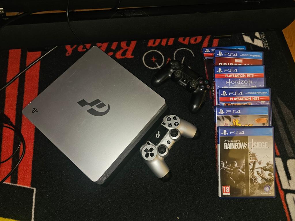 PS 4 - Gran Turismo editie, Ophalen