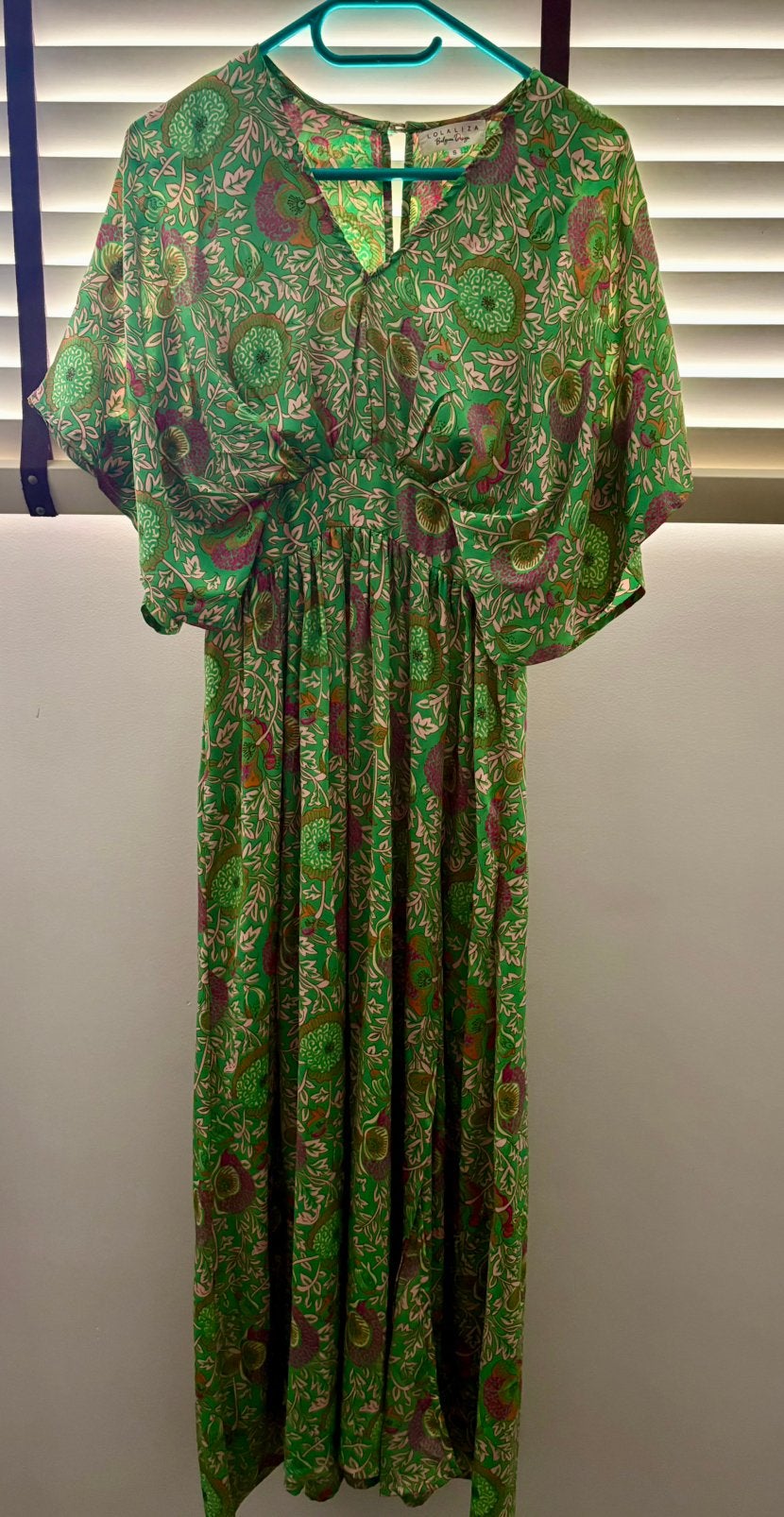 Groene lange zomerjurk van Lola en Liza, Kleding | Dames, Ophalen of Verzenden, Zo goed als nieuw, Maat 36 (S), Onder de knie