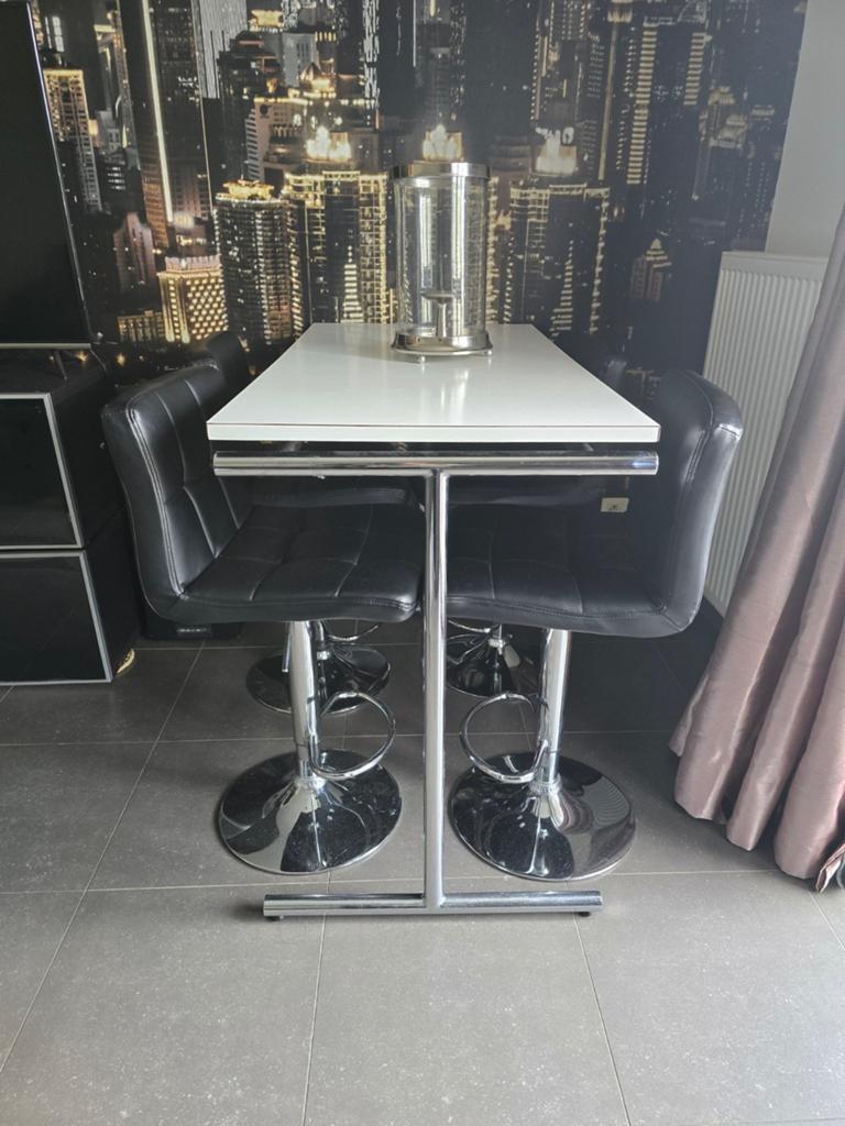 Hoge bar tafel met 4 stoelen, Huis en Inrichting, Barren, Ophalen