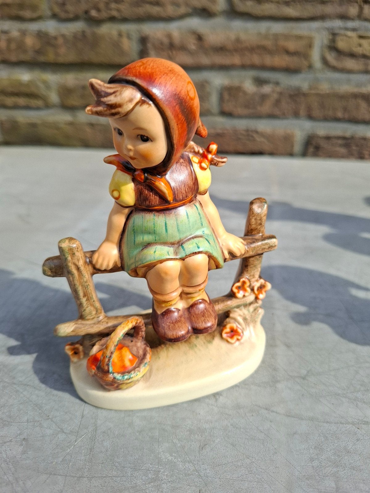 Hummel - Just resting  - porseleinen beeldje, Antiek en Kunst, Ophalen