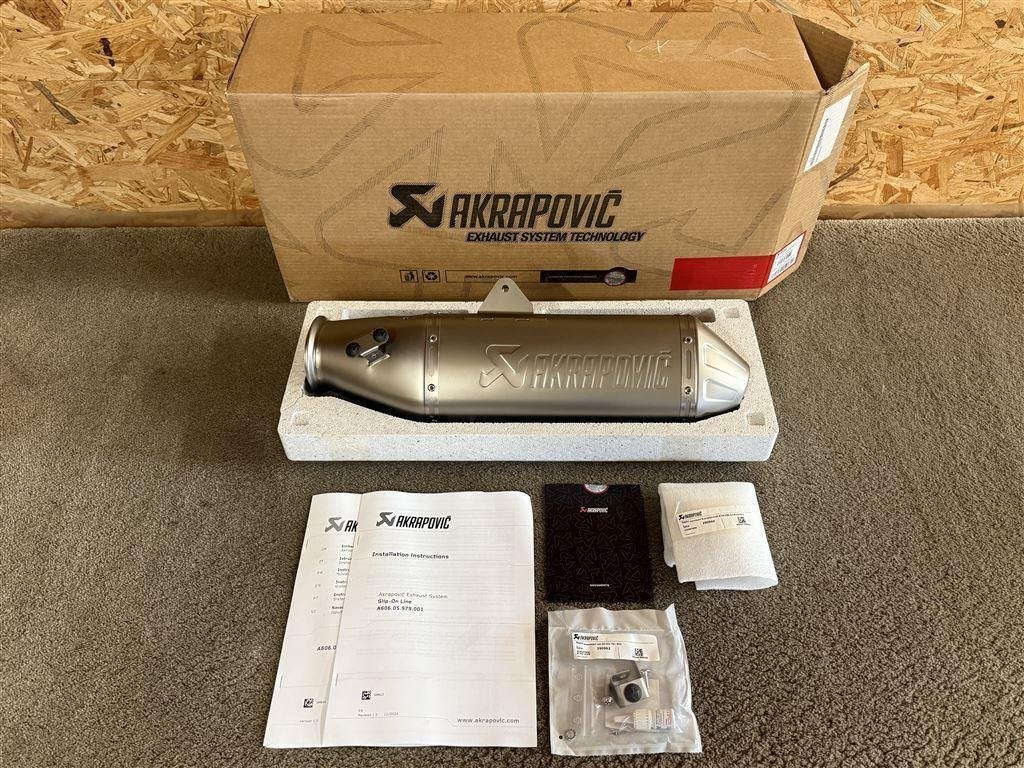 Akrapovic uitlaat demper 690 SMC R Enduro 701 Supermoto 2026, Motoren, Verzenden, Nieuw