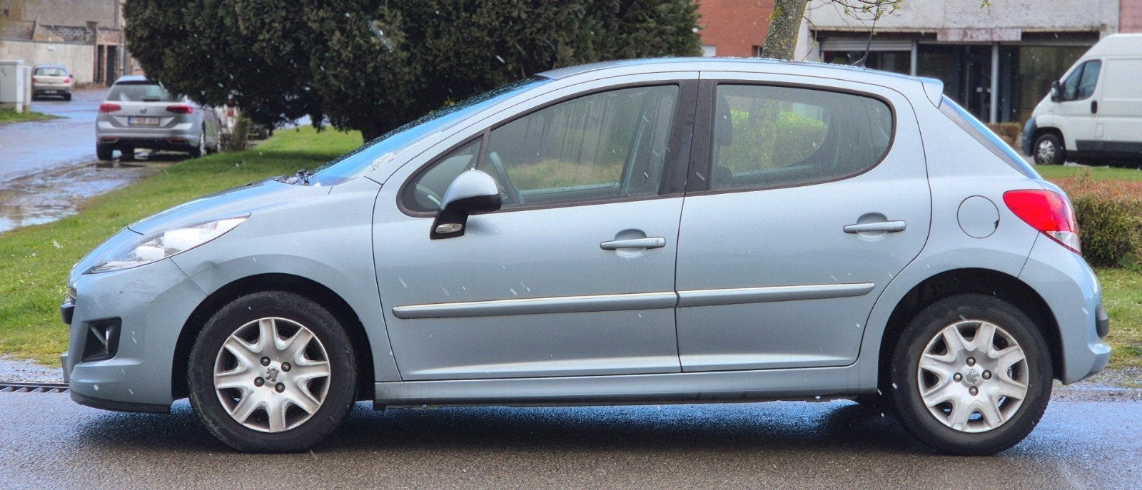 Peugeot 207 14ess 2011. 145000km clima ctok 2999€, Auto's, Euro 5, Particulier, Centrale vergrendeling, 70 kW