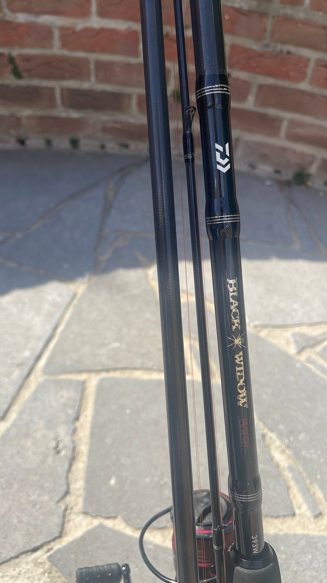 Canne anglaise daiwa black widow 3,90m comme neuf, Enlèvement