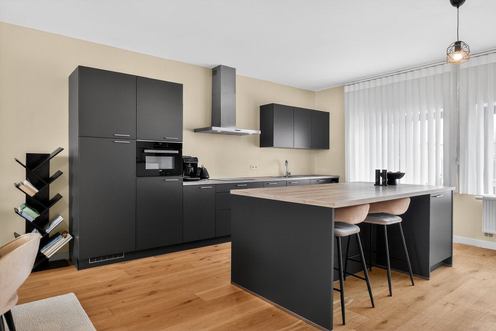 Duplex rénové de 3 chambres et 2 salles de bain !, Wilrijk, 737 UC, Province d'Anvers, 171 m²