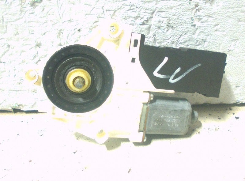 MOTEUR LEVE VITRE ELECTRIQUE GAUCHE Peugeot 407 (6C / J), Brose SE, Info@brose.com, Utilisé, Max-Brose-Straße 1
96450  Coburg, DE