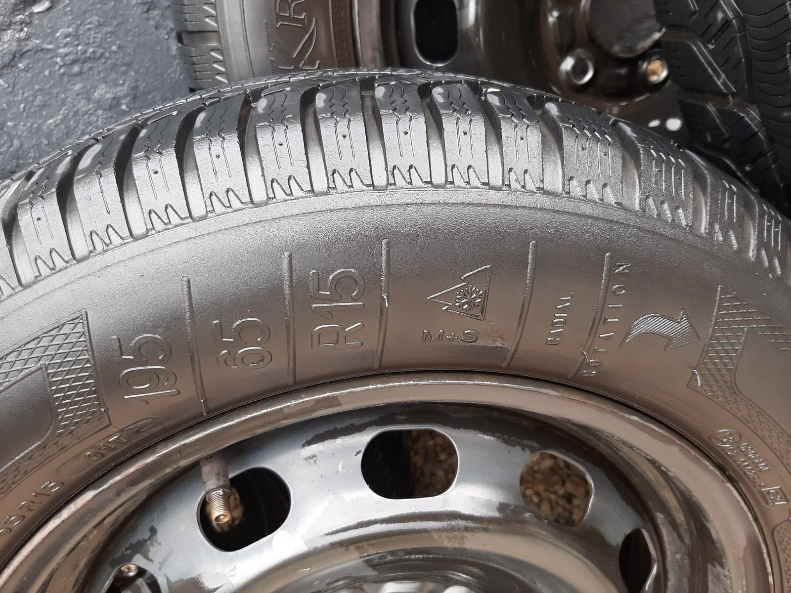 Winterbanden 1 keer gebruikt volvo, Auto-onderdelen, Banden en Velgen, Ophalen, Winterbanden