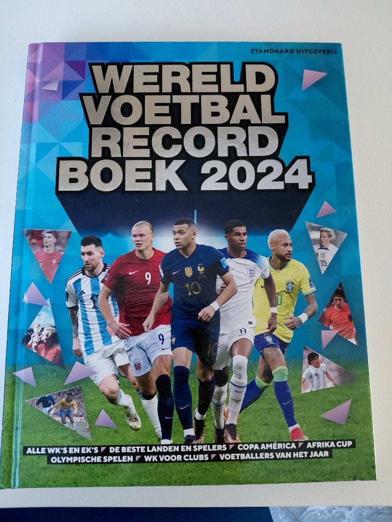 Wereld voetbal record boek 2024, Boeken, Ophalen of Verzenden, Zo goed als nieuw