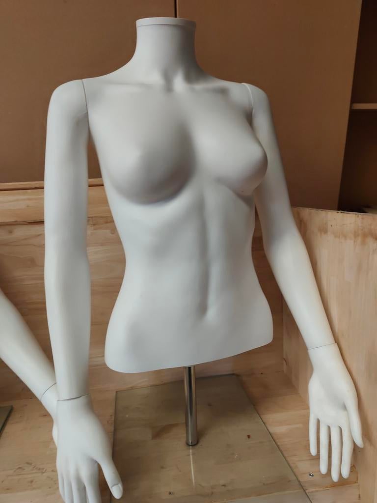 Een paspop voor het presenteren van kleding, Ophalen of Verzenden