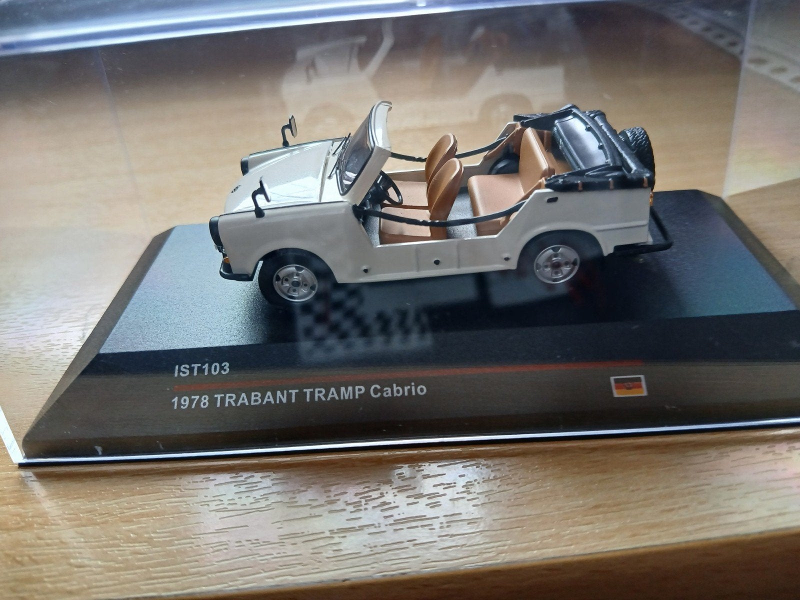 Trabant cabrio 1/43, Enlèvement ou Envoi, Comme neuf, Voiture
