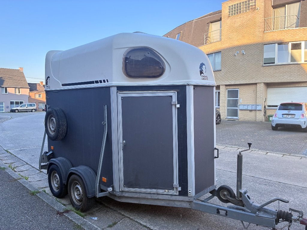 Paardentrailer Cheval Liberté, Ophalen, Gebruikt, Polyester, 2-paards trailer