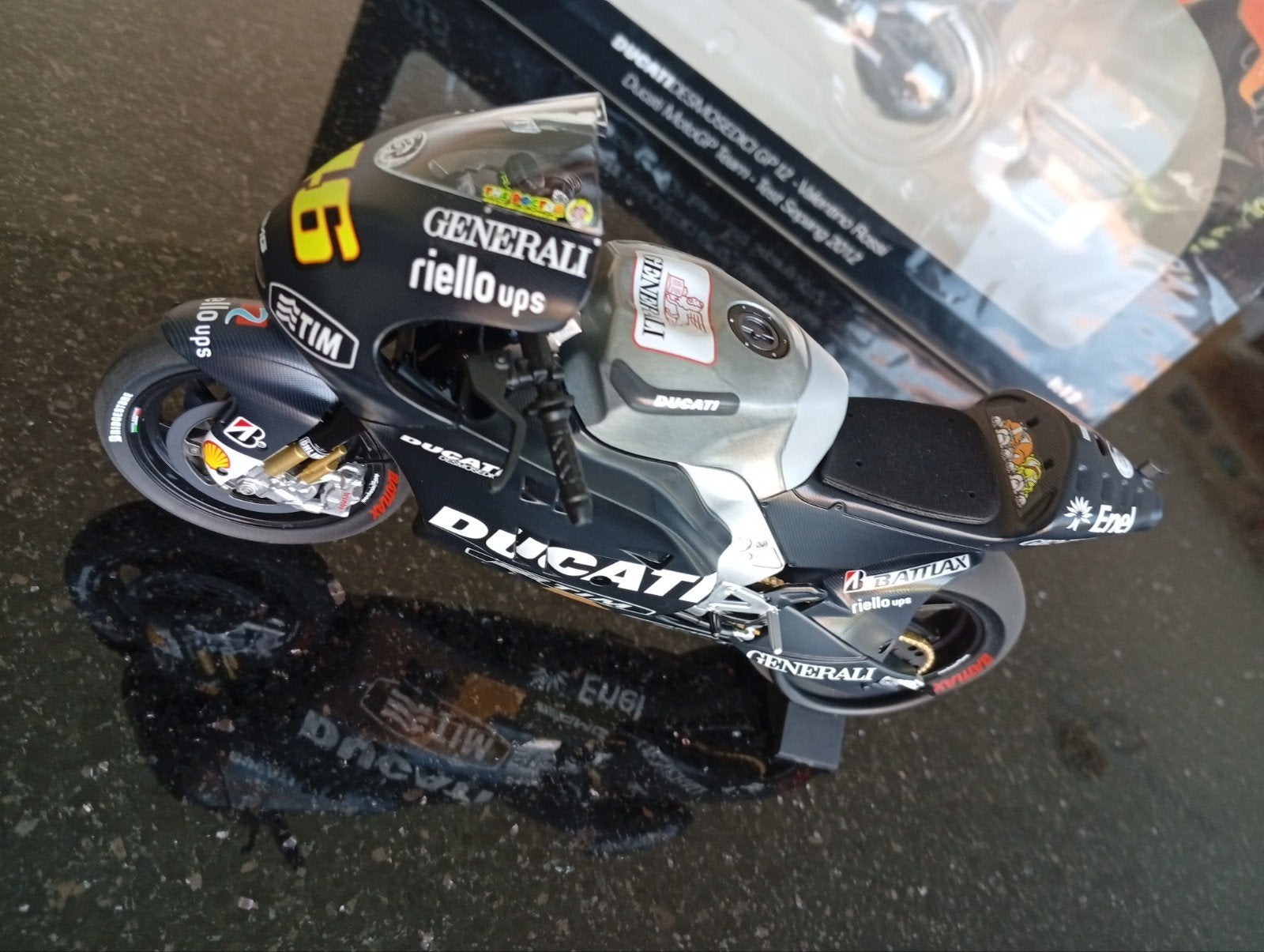 Minichamps Ducati gp 12 Sepang test Rossi 1/12, Ophalen of Verzenden