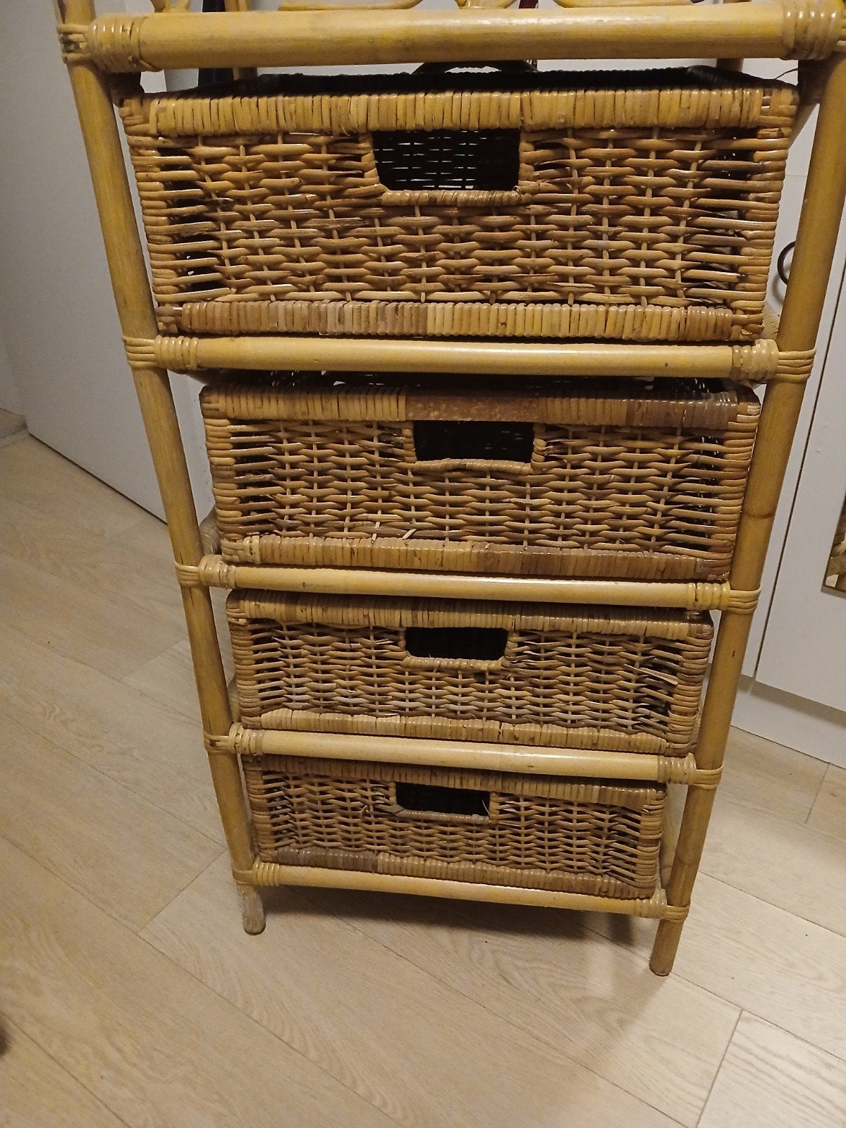 rotan ladenkast, Ophalen