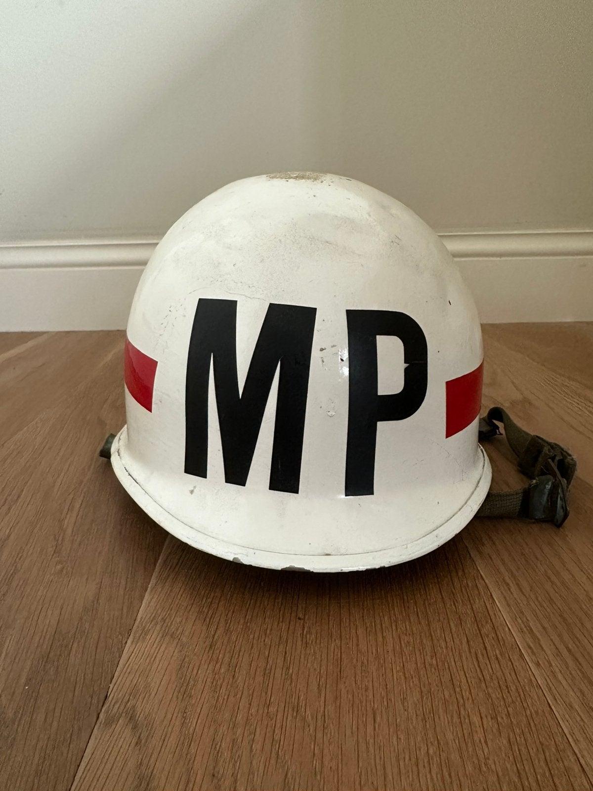 Belgische Military Police ( MP ) helm 1968, Verzamelen, Militaria | Algemeen, Ophalen of Verzenden