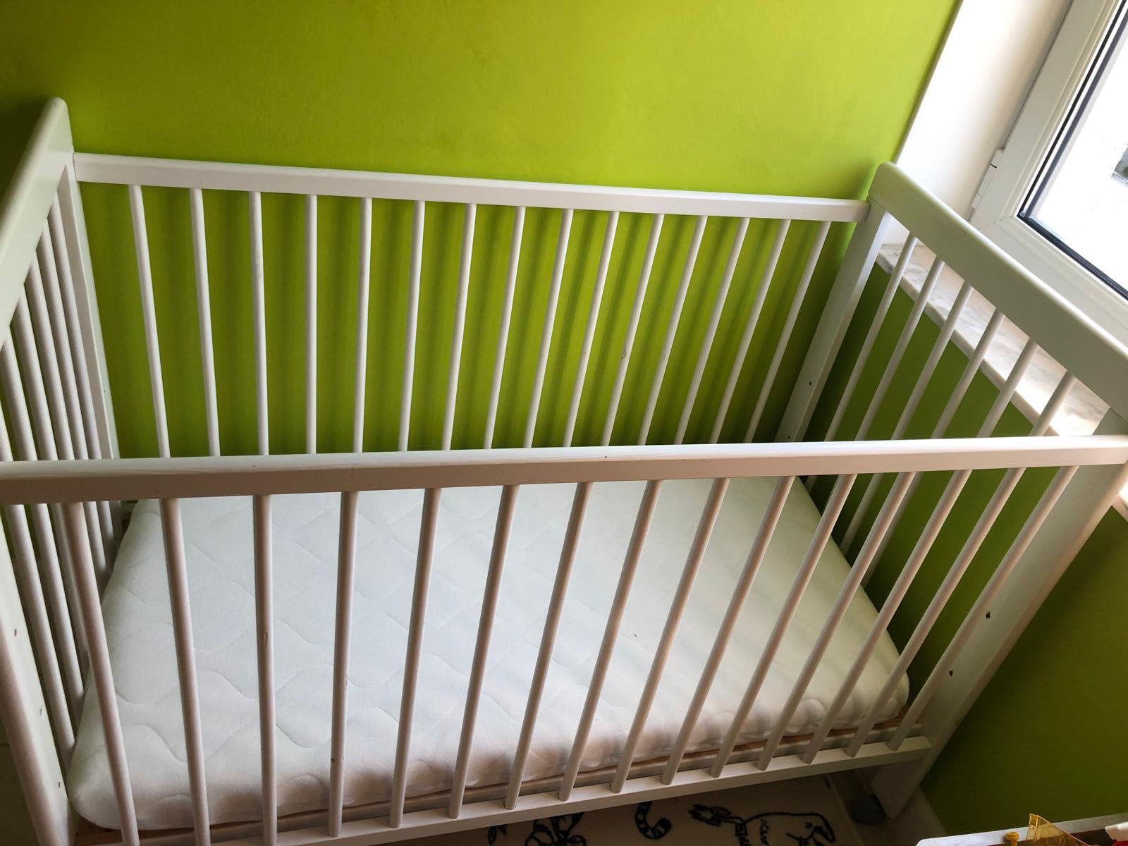 Babybedje met spijlen, Enlèvement, Utilisé