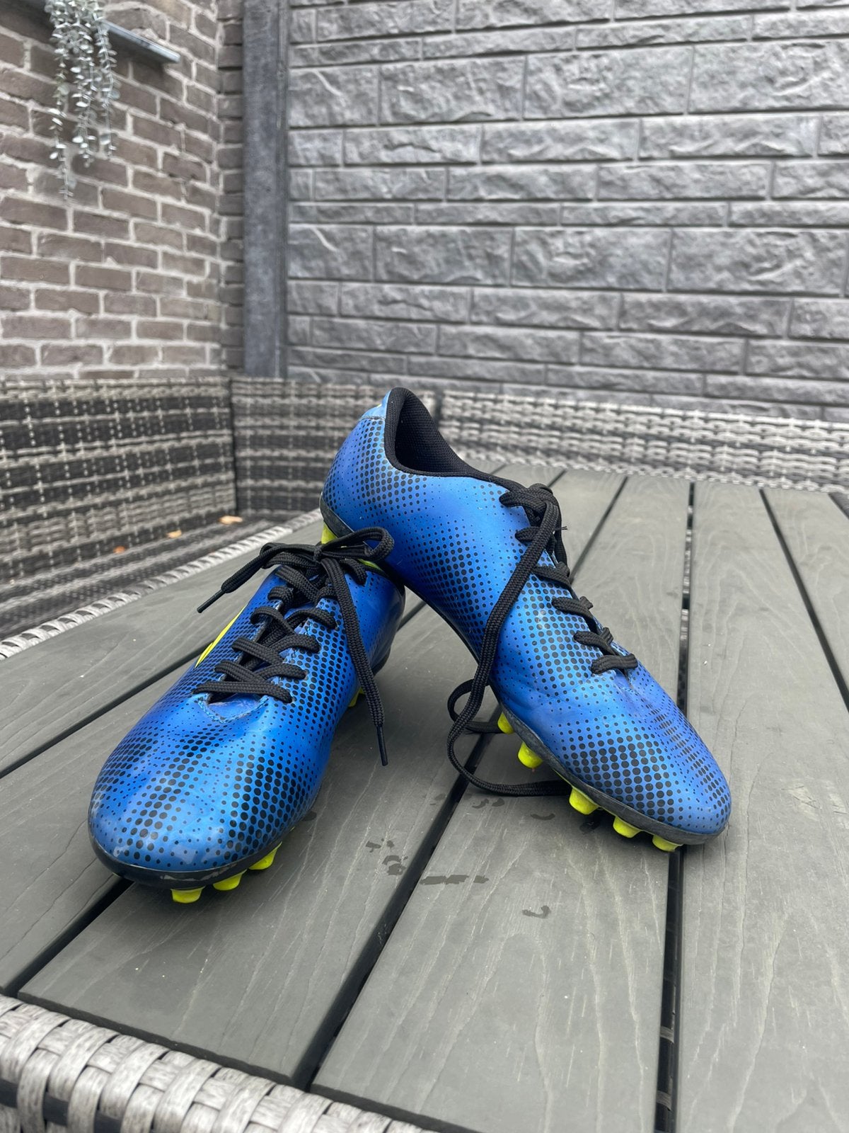 Voetbalschoenen voor maar 15€!!!, Sport en Fitness, Voetbal, Ophalen, Zo goed als nieuw
